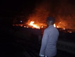 Dilahap Si-Jago Merah – Dua Rumah Warga Di Bukit Kemuning Lampung Utara