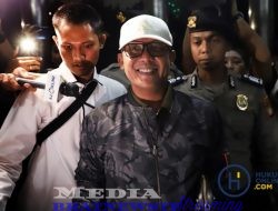 Resmi Menakai Baju DINAS Orenge : “Ardito Wj” Bupati Lampung Tengah