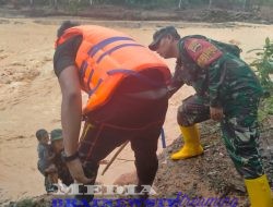 TNI Evakuasi Warga Yang Terjebak Banjir Susulan Di Tapteng