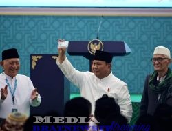 Prabowo Terima Kartu Anggota Seumur Hidup NU: Ini Kehormatan Besar bagi Saya