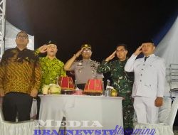 Mewakili Kapolrestabes Makassar, Kapolsek Tamalate Bersama Walikota Makassar Hadiri Pesta Rakyat Kecamatan Tamalate.