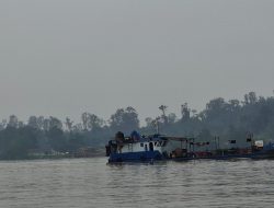 LAPOR BAPAK KAPOLDA! Aktivitas Kapal Desta Mahakam di Muara Mantarittip Disorot, Solar Diduga Diangkut ke Samarinda