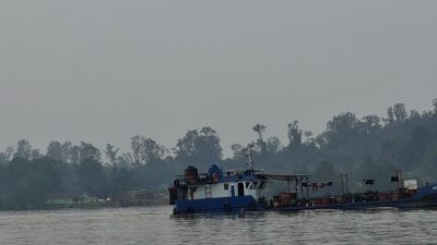 LAPOR BAPAK KAPOLDA! Aktivitas Kapal Desta Mahakam di Muara Mantarittip Disorot, Solar Diduga Diangkut ke Samarinda